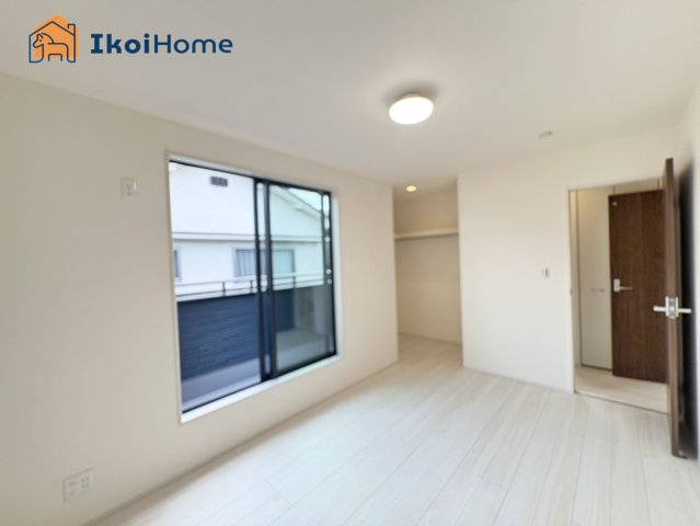 明石市藤が丘1丁目　4期　新築戸建の寝室|【ホームページに現地動画掲載中】●年中無休：当日予約可●たくさんの洋服が収納できるWICあり！