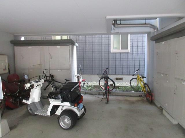 M.K.Relationsの駐車場