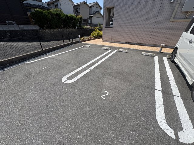 ラ・ルーチェの駐車場