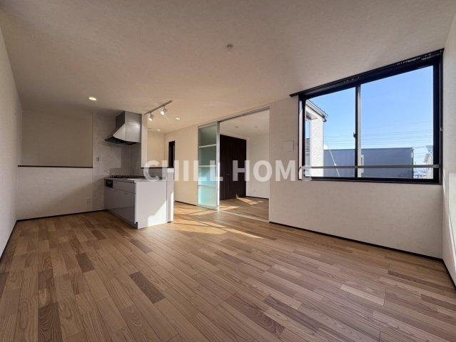 Maison douceの居間・リビング|当社、チルホームのHPもご覧ください(^^)/物件情報多数♪