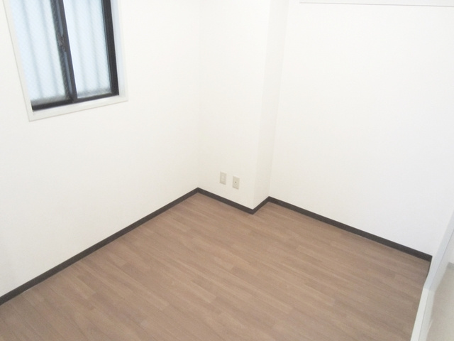 マンション白陽の寝室|3.6帖洋室です