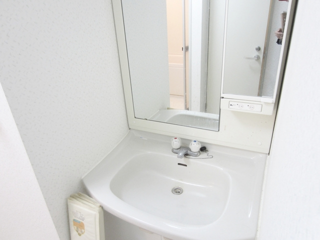 マンション白陽の洗面所|独立洗面台も嬉しい設備ですね