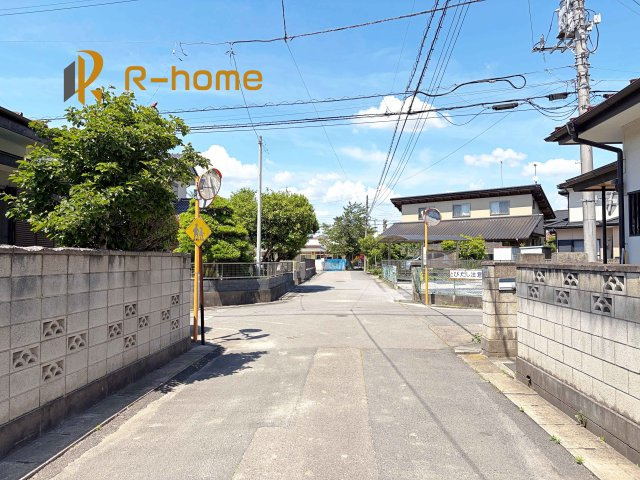 土浦市天川第4　新築戸建て　1号棟の前面道路含む現地写真|『今から見たい！』大歓迎です♪
お気軽にＲ－ｈomeまでお問い合わせください。