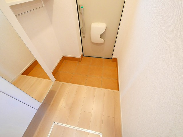 レジデンス　マドカの玄関