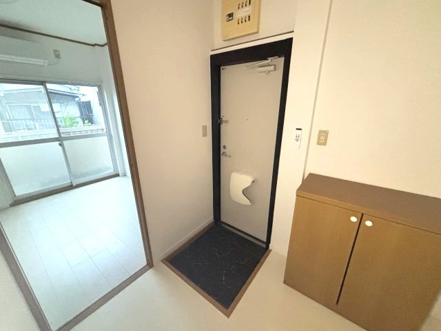 中野マンションの玄関