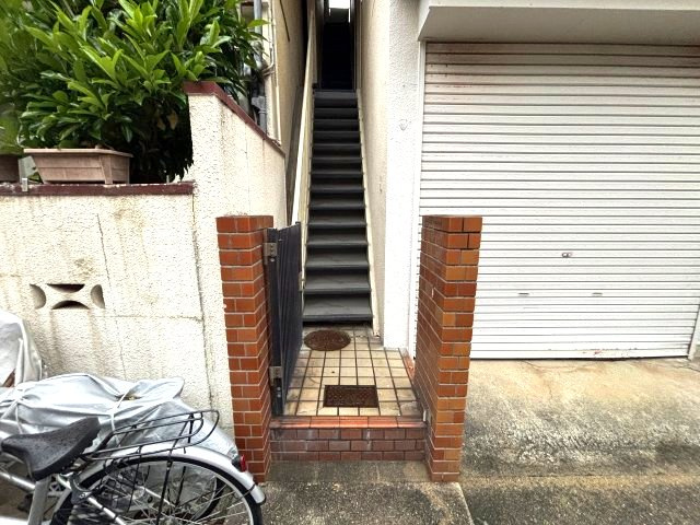 中野マンションのエントランス