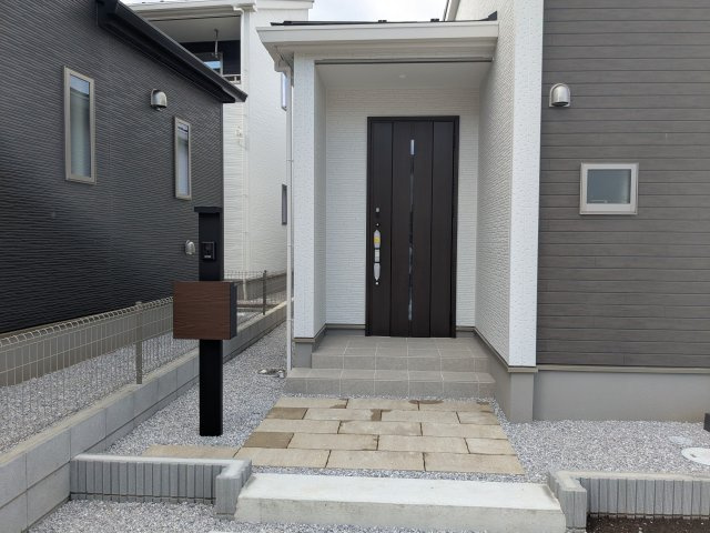 GRAFARE高崎市石原町3期の玄関