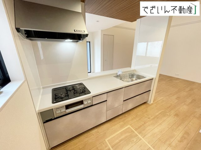【キッチン】 | Livele Garden.S熊谷市肥塚第3　【平屋】新築住宅 | ≪2号棟≫
現地(2026年8月撮影)