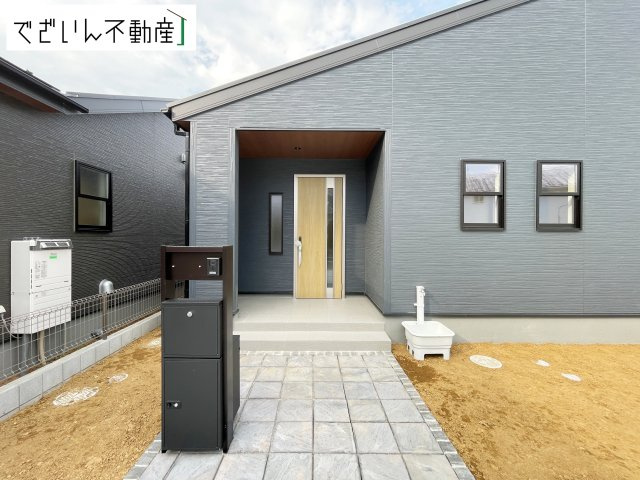 【玄関】 | Livele Garden.S熊谷市肥塚第3　【平屋】新築住宅 | ≪2号棟≫
現地(2026年8月撮影)