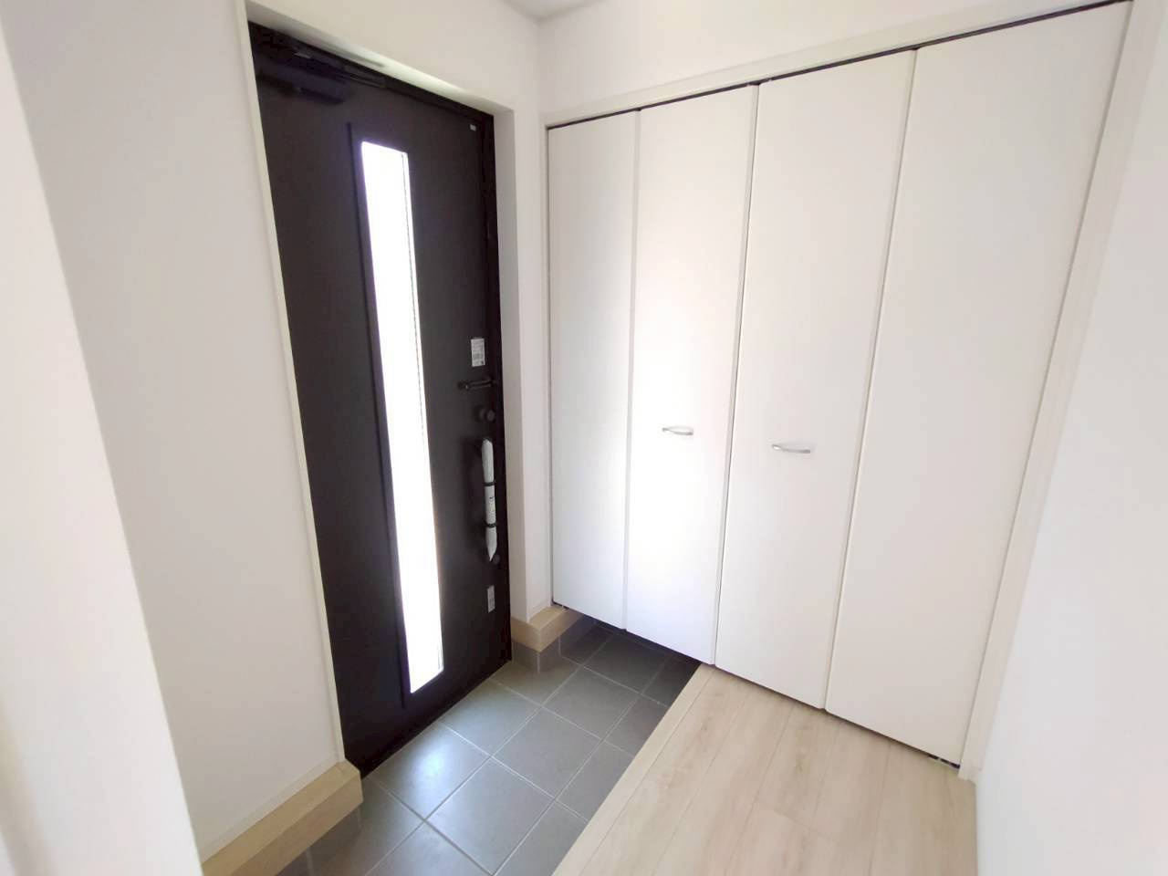 柳川市鍛冶屋町の新築一戸建の玄関