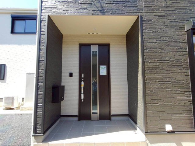 柳川市鍛冶屋町の新築一戸建の玄関