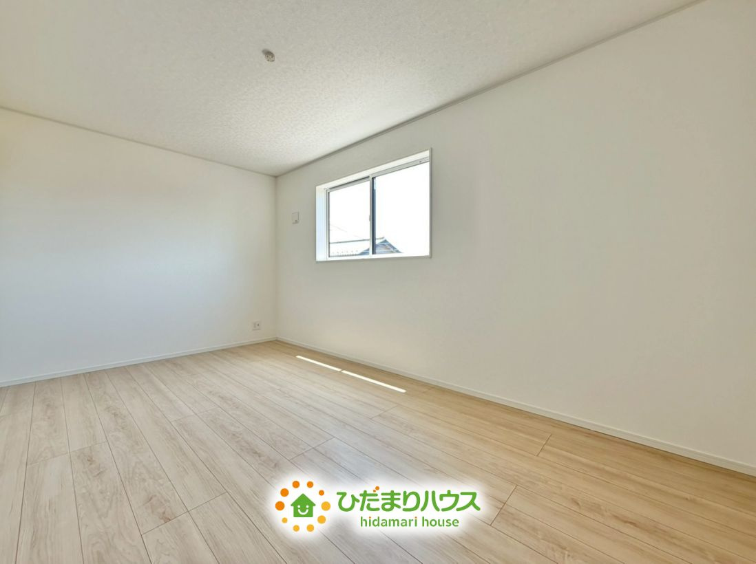 白岡市篠津第7　新築一戸建て　クレイドルガーデンの寝室|7.5帖の広々とした寝室は、大きなサイズのベッドを置いても余裕があります！