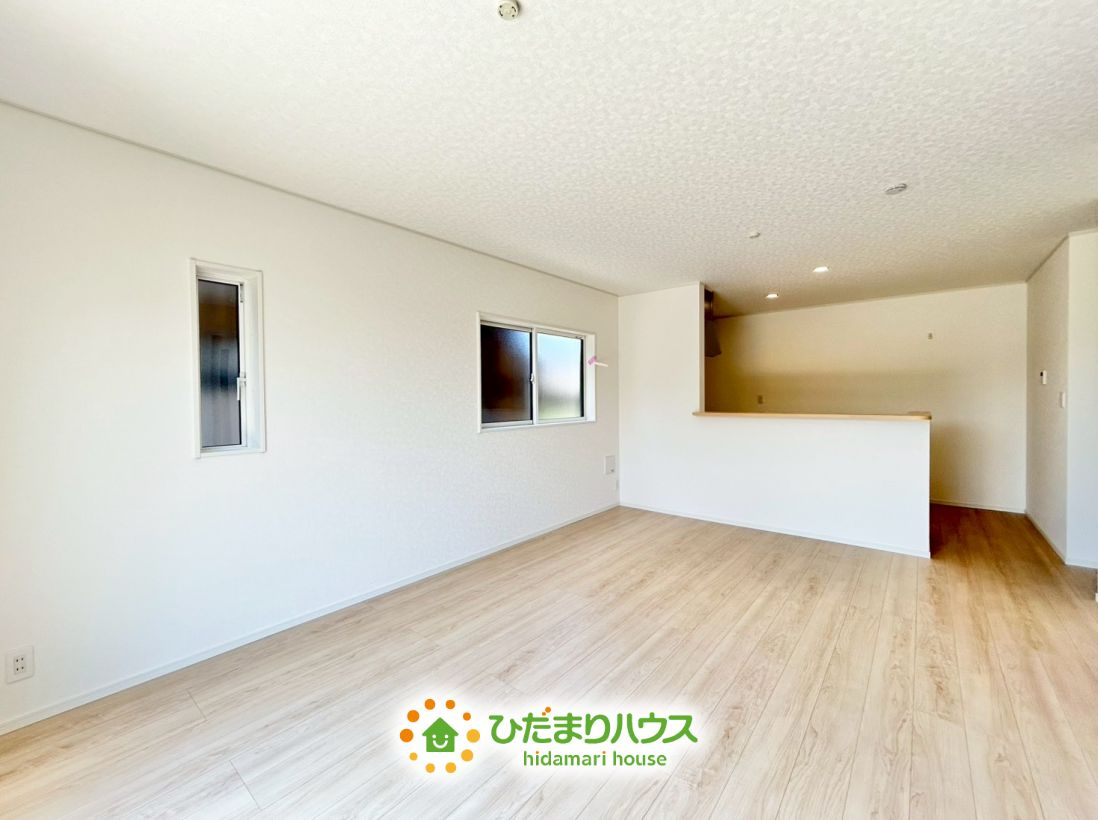 白岡市篠津第7　新築一戸建て　クレイドルガーデンの居間・リビング|南向きで日当たりの良いリビングは自然と家族みんなが集まる空間に！