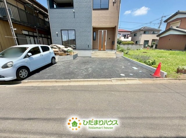 白岡市篠津第7　新築一戸建て　クレイドルガーデンの駐車場|並列で駐車が可能です！