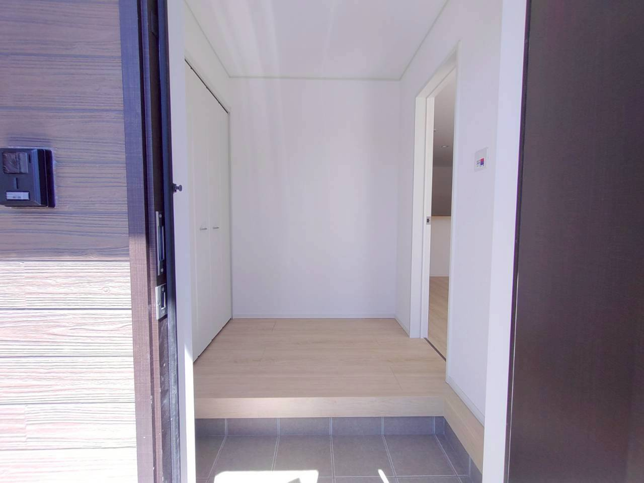 柳川市鍛冶屋町の新築一戸建の玄関