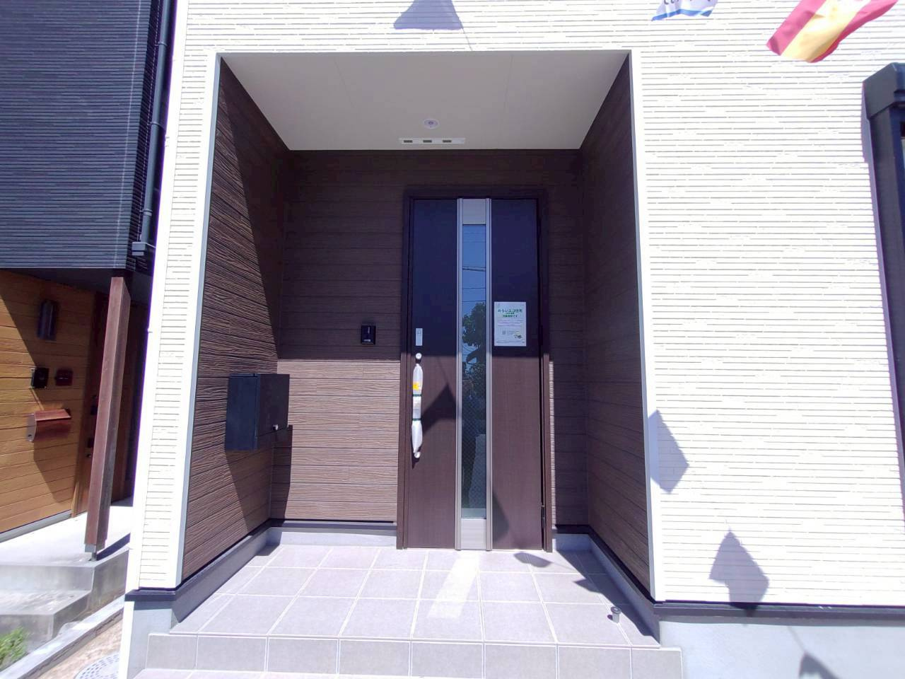 柳川市鍛冶屋町の新築一戸建の玄関