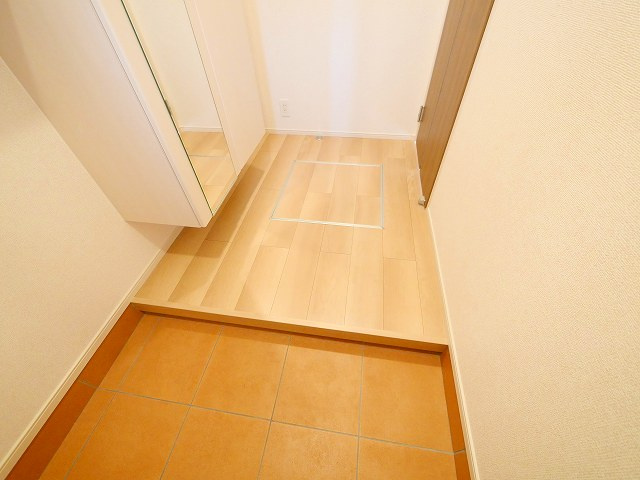 レジデンス　マドカの玄関