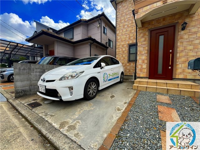 大久保町西島戸建の駐車場