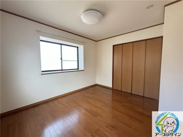 大久保町西島戸建の洋室