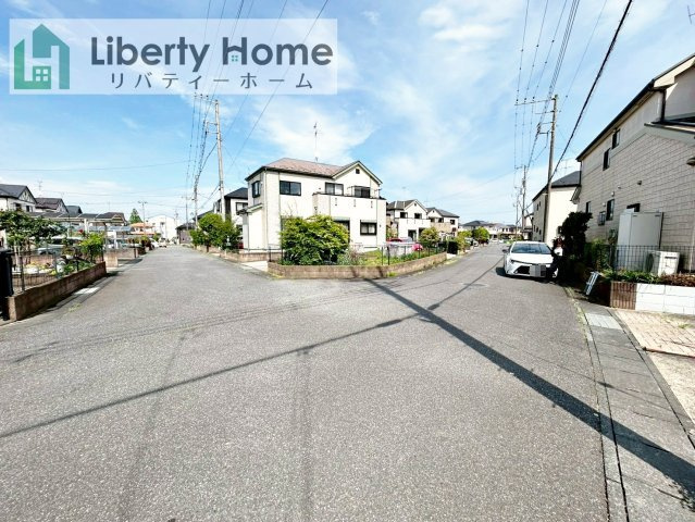取手市紫水1丁目　中古戸建の前面道路含む現地写真