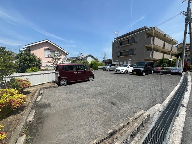 リビオ金剛の駐車場