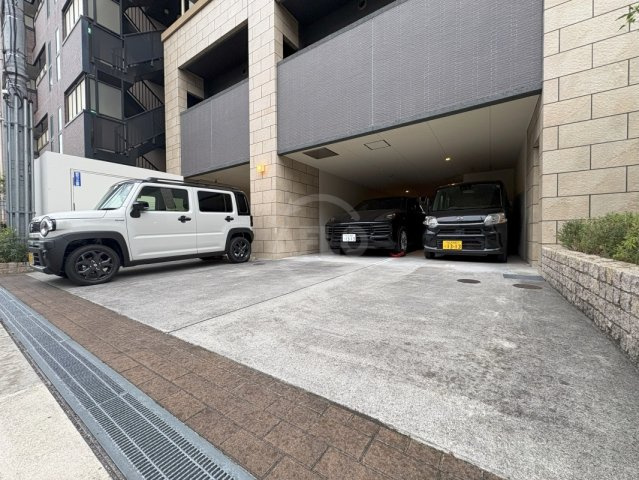 ケイ　グレースの駐車場