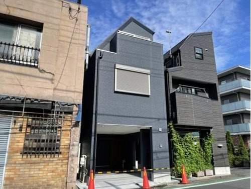 戸建 西東京市保谷町１丁目の前面道路含む現地写真|前面道路は約7.2ｍと開放感があり、お車の出し入れもスムーズ。