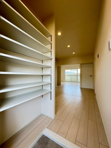 ◆令和６年１月リフォーム完了◆南面バルコニー◆全居室６帖以上◆山科団地Ｃ棟の玄関|玄関