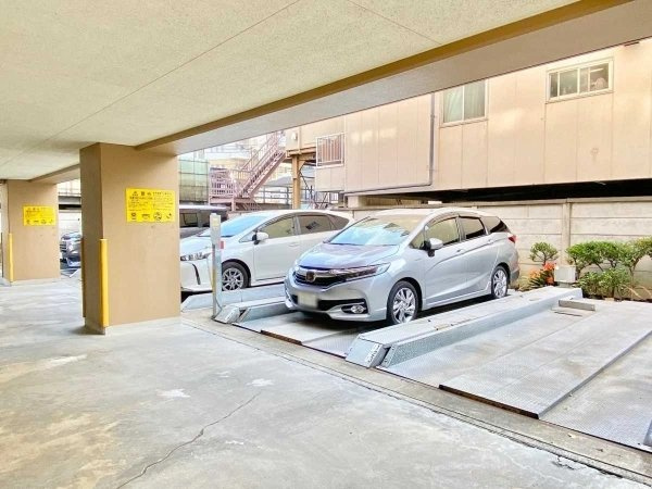 ナイスアーバン大島の駐車場
