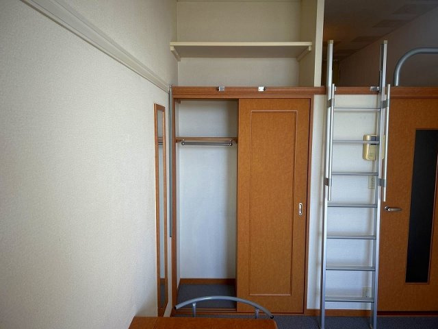 レオパレスウエストサイド白山の内装