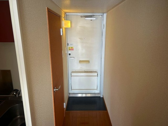 レオパレスウエストサイド白山の玄関