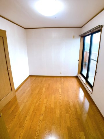【洋室】 | ◇◆秦野市東田原 中古戸建◆◇ | 2階中央の約6帖の洋室