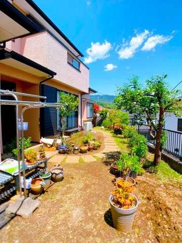 【庭】 | ◇◆秦野市東田原 中古戸建◆◇ | 陽当たりの良いお庭もありお子様のプールやガーデニングなどが愉しめます！