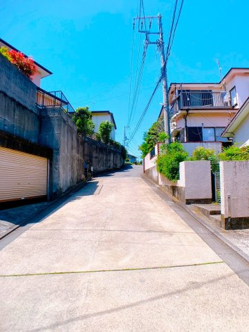 【前面道路含む現地写真】 | ◇◆秦野市東田原 中古戸建◆◇ | 北東側約4.7m道路に面しています。周辺交通量少なく静かな住宅地が広がっています！