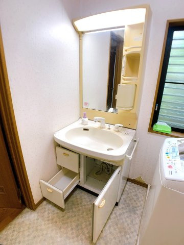 【独立洗面台】 | ◇◆秦野市東田原 中古戸建◆◇ | 収納スペースがあるので洗面周りがスッキリ保てます！