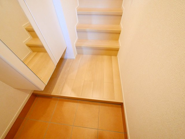 レジデンス　マドカの玄関|収納もある玄関です