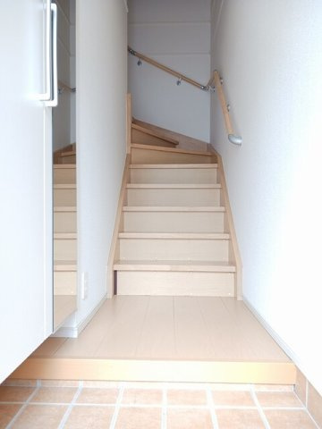 【玄関】 | イースト　ツー