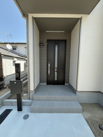 【玄関】 | 福岡市城南区樋井川5丁目　B号棟（全2棟）【仲介手数料無料・0円】 | 施工例。施工例は完成時と異なる場合があります。