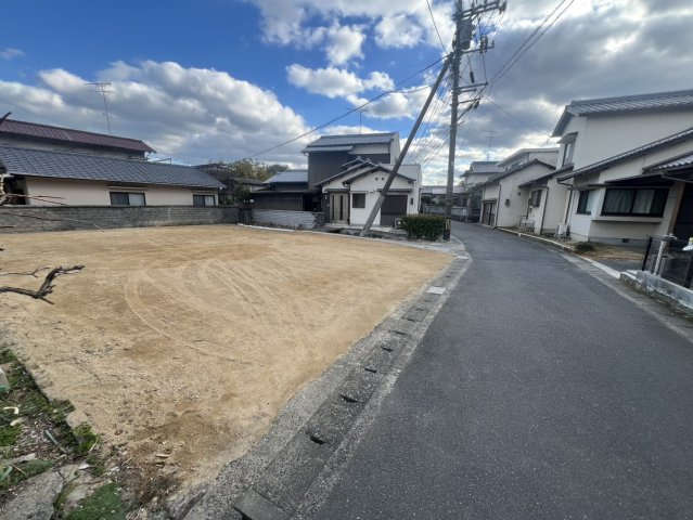 売地　岩国市通津の前面道路含む現地写真