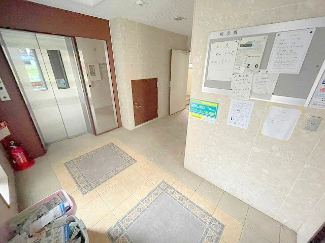 下新庄二番館のエントランス
