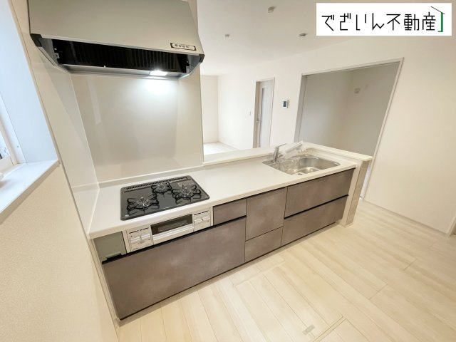 【キッチン】 | Livele Garden.S熊谷市肥塚第3　新築住宅 | ≪3号棟≫
現地(2026年8月撮影)