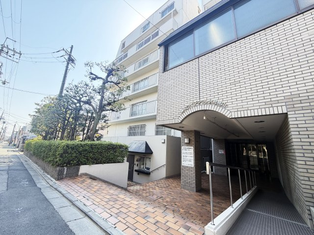 ◆令和８年５月リフォーム完了◆京阪伏見桃山駅徒歩３分◆三方角住戸◆藤和ライブタウン伏見桃山の外観|エントランス