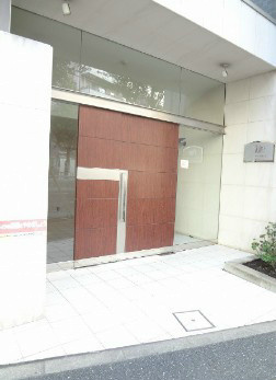 杉並区高円寺北３丁目の賃貸マンションのエントランス