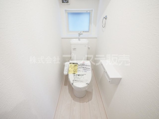 【トイレ】 | 現地写真（２号地１階トイレ）温水洗浄便座を標準装備！