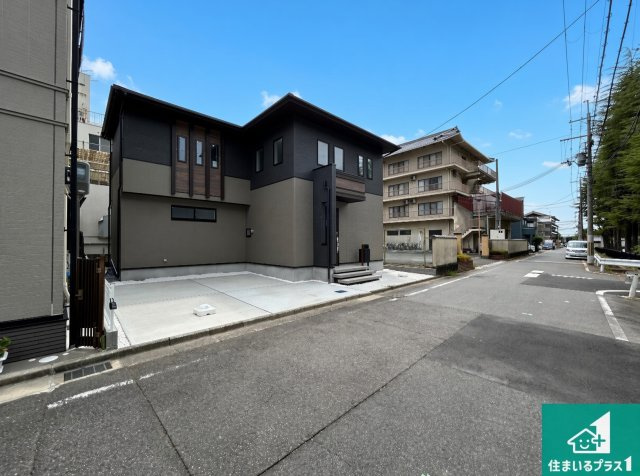 ●5(土)6(日)現地説明会！　天理市川原城町　限定1邸の前面道路含む現地写真|周辺は閑静な住宅街！前面道路広々で車の出し入れも便利です。駐車が苦手な方でも安心して車庫入れできます！