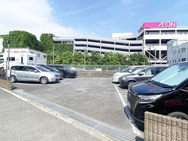 ドエル本町の駐車場