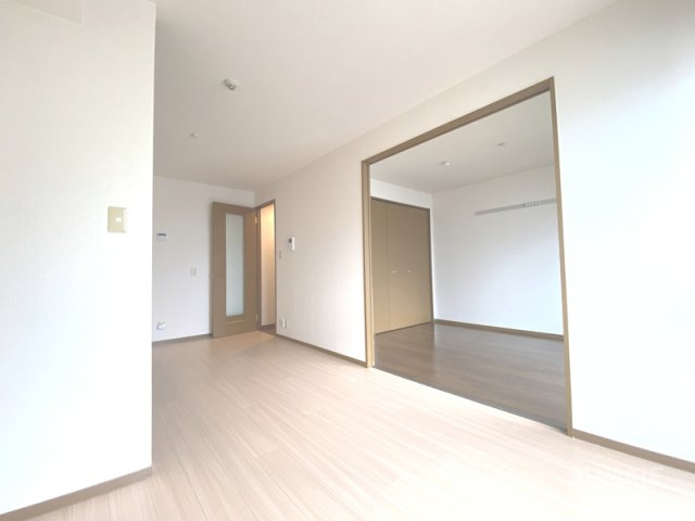 ドエル本町の居間・リビング|明るいDKです☆彡