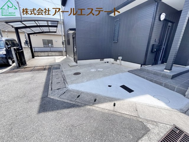 姫路市東山　　　中古戸建の前面道路含む現地写真
