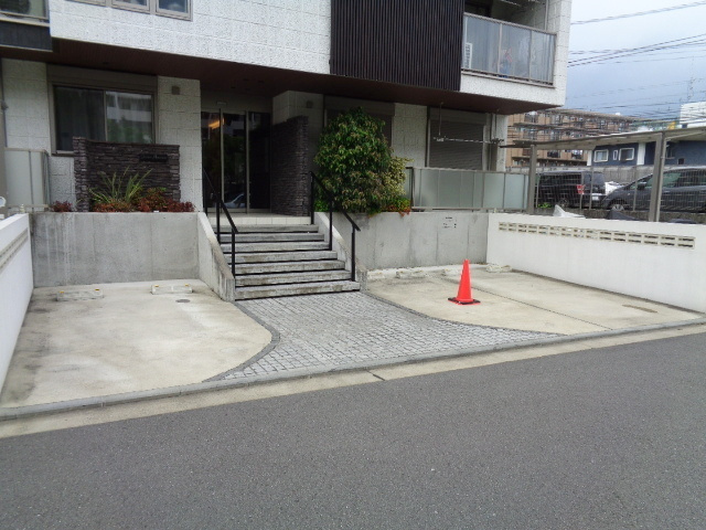グロワール　プルミエの駐車場
