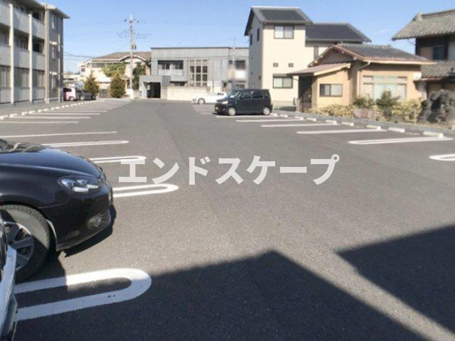 グラン コンフォートの駐車場|高崎、前橋のお部屋探しはエンドスケープまで！お客様の理想お聞かせ下さい♪